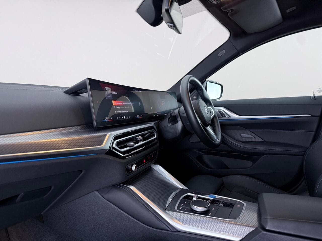 BMW i4 thumbnail Interior Front