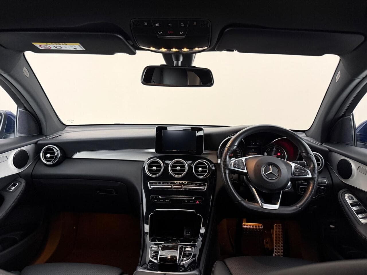 Mercedes-Benz GLC thumbnail Interior Front