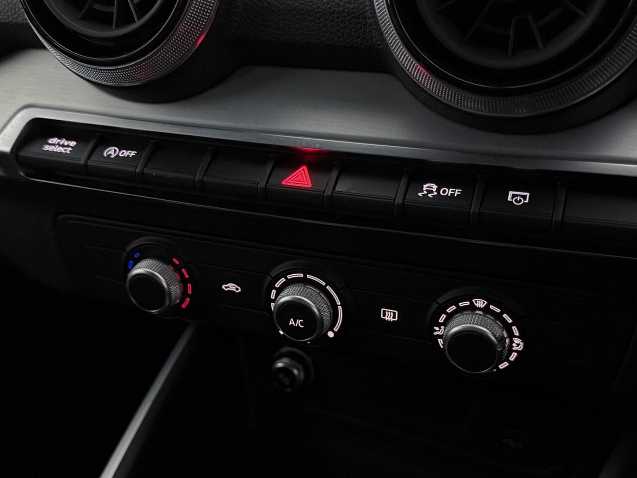 Audi Q2 thumbnail Misc Controls