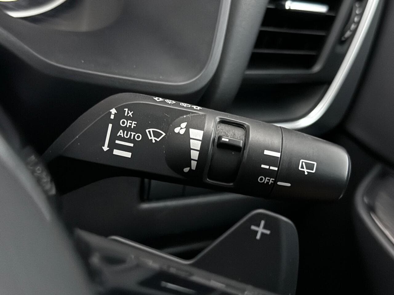 Nissan Qashqai thumbnail Misc Controls