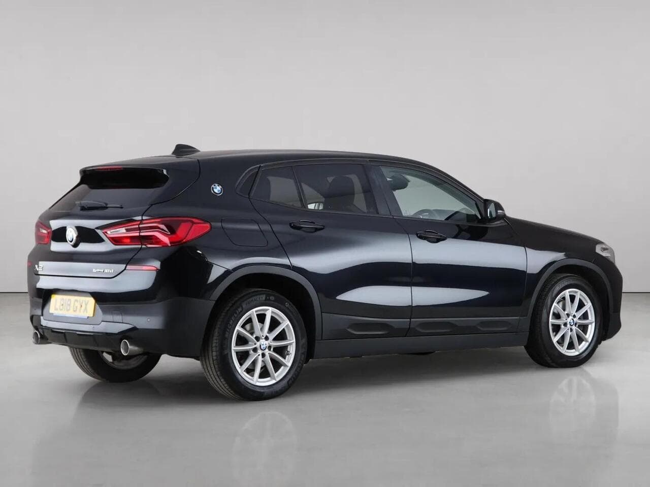 BMW X2 thumbnail Side Right