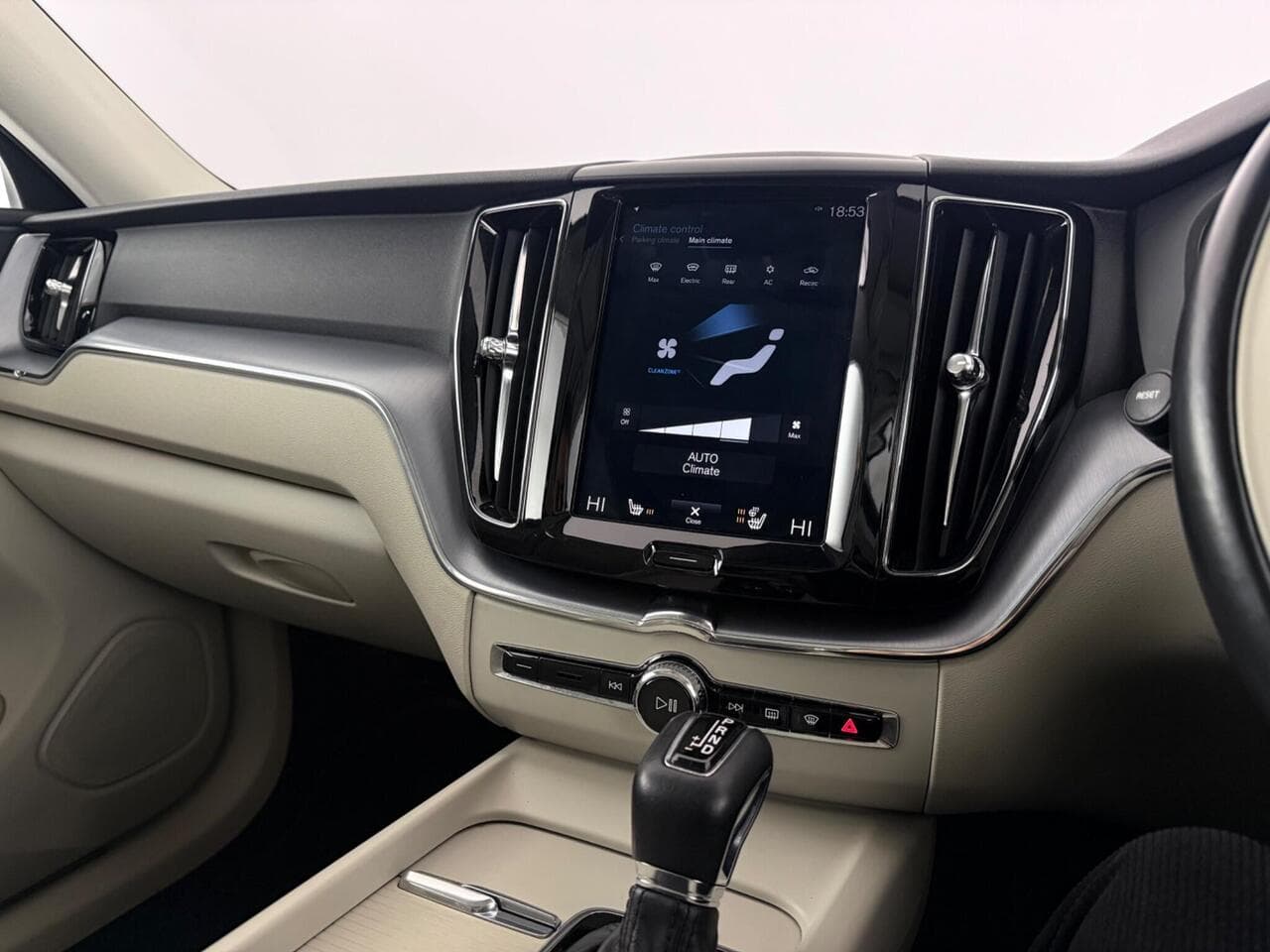 Volvo XC60 thumbnail Infotainment System