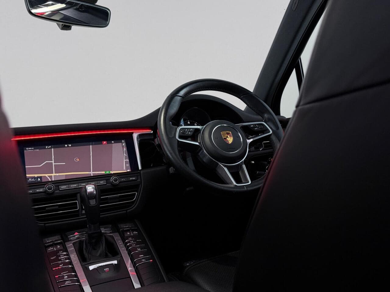 Porsche Macan thumbnail Interior Front