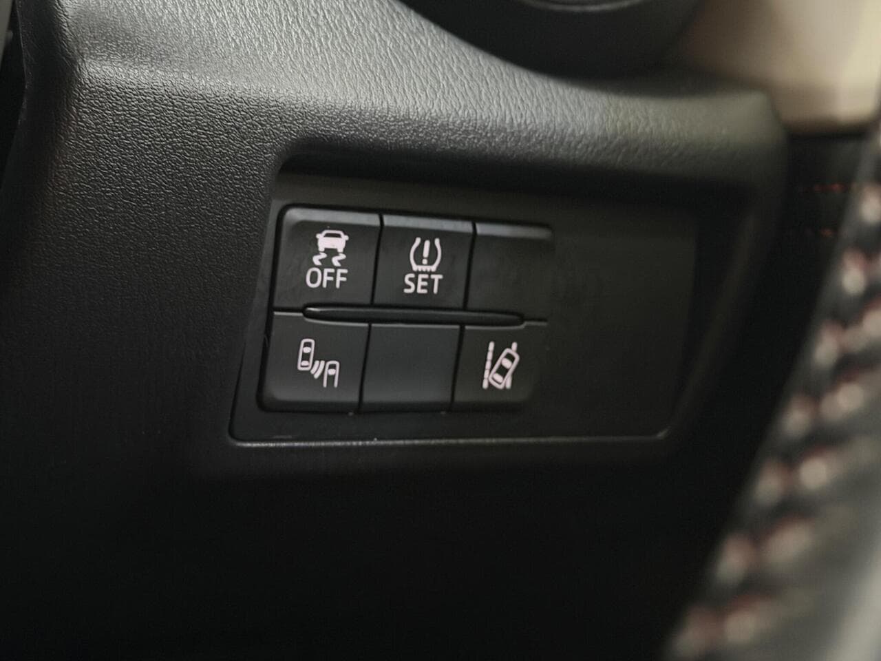 Mazda MX-5 thumbnail Misc Controls