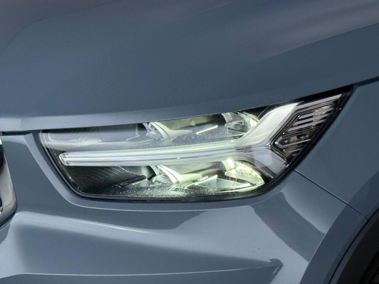 Volvo XC40 thumbnail Lights Front