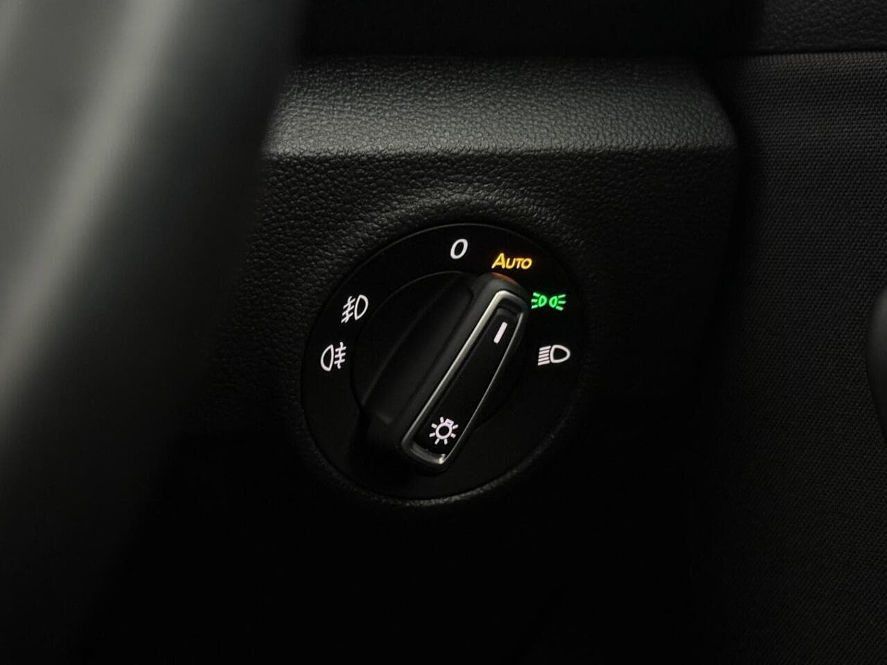 Volkswagen T-Roc thumbnail Misc Controls