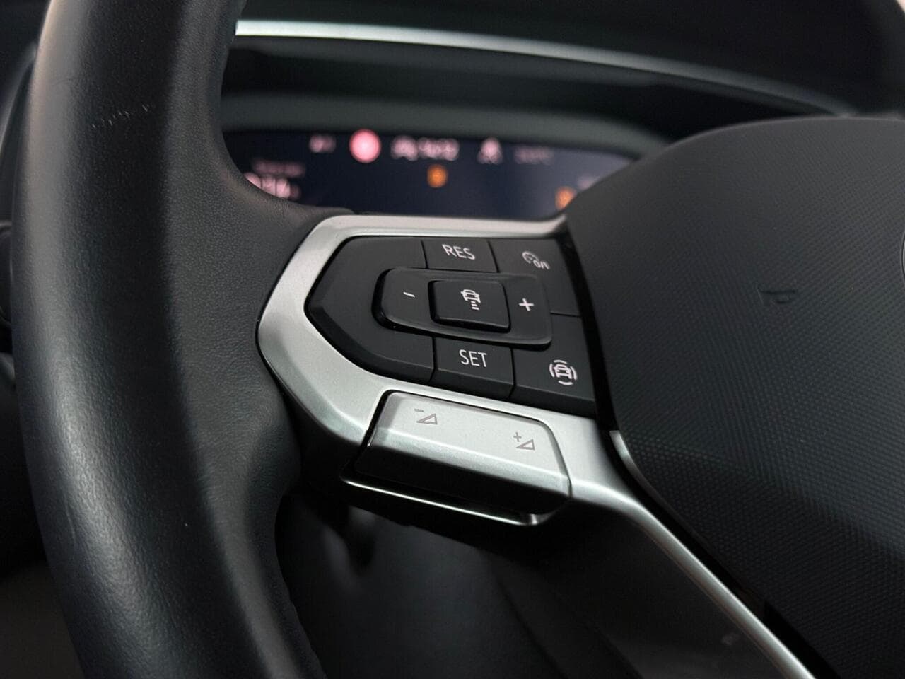 Volkswagen Tiguan thumbnail Misc Controls