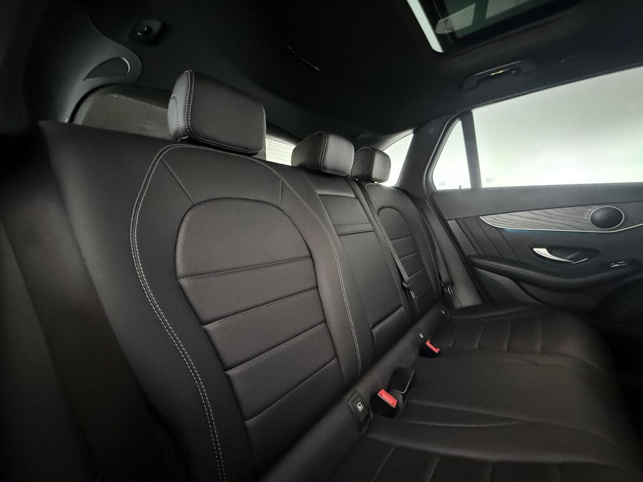 Mercedes-Benz GLC thumbnail Seats Rear