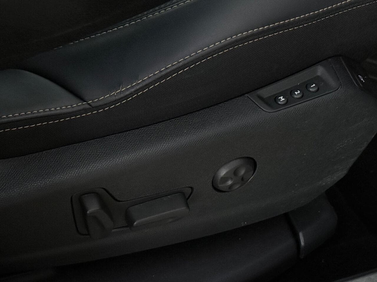 Peugeot 5008 thumbnail Misc Controls