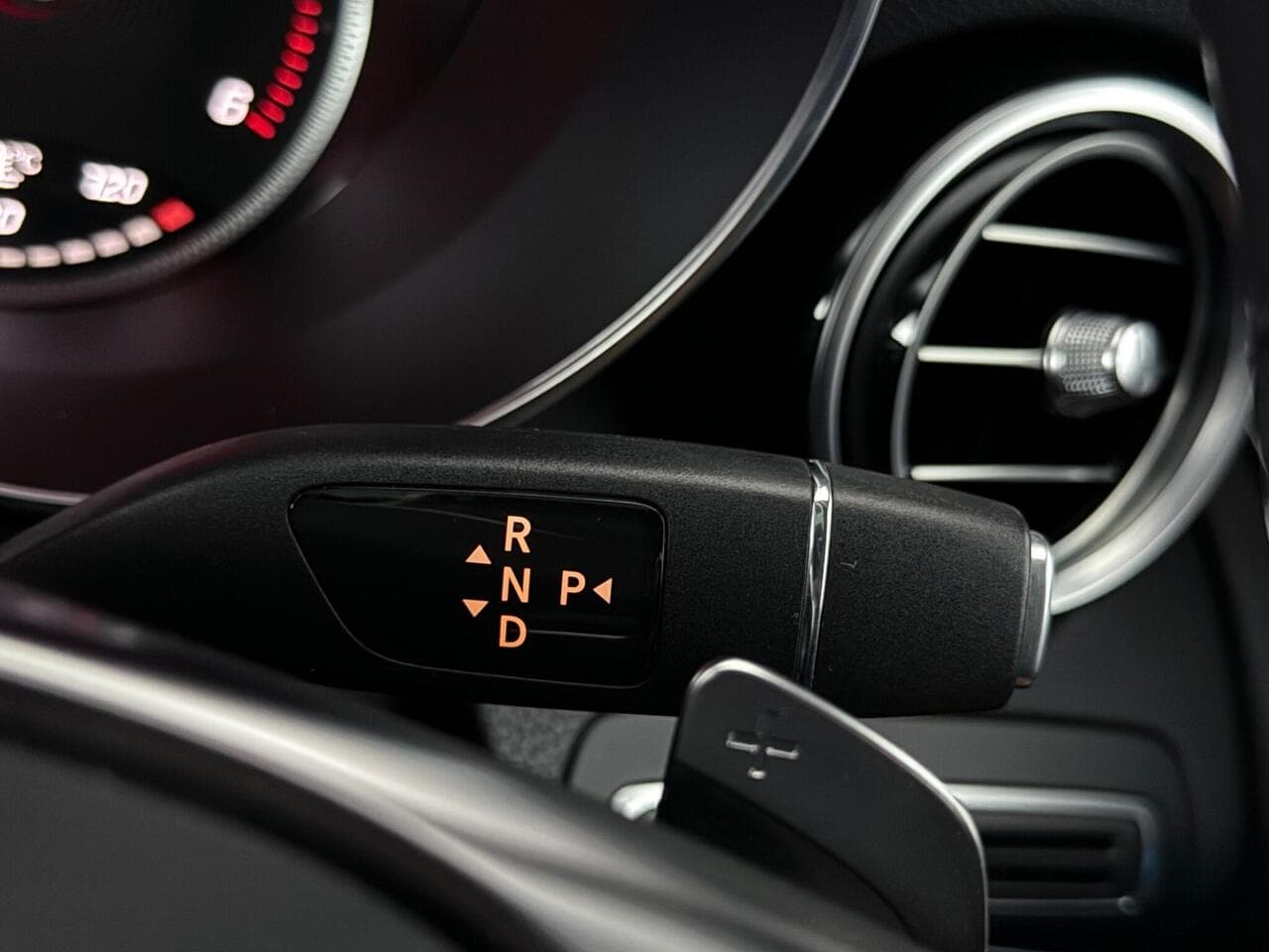 Mercedes-Benz GLC thumbnail Misc Controls