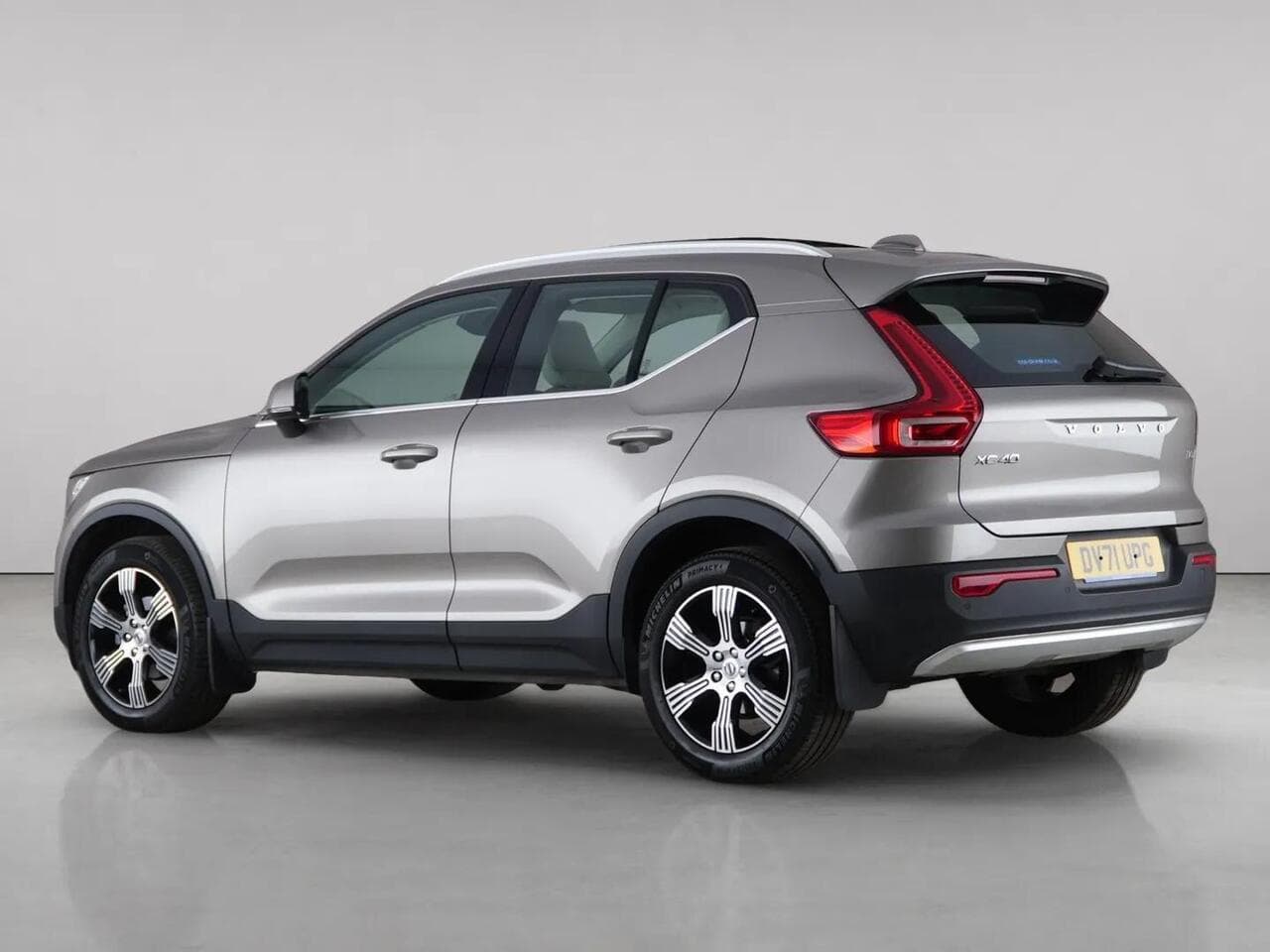 Volvo XC40 thumbnail Rear Left