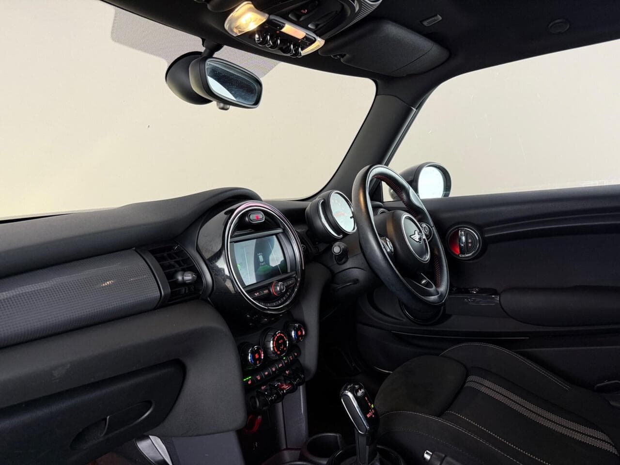 MINI Hatch thumbnail Interior Front