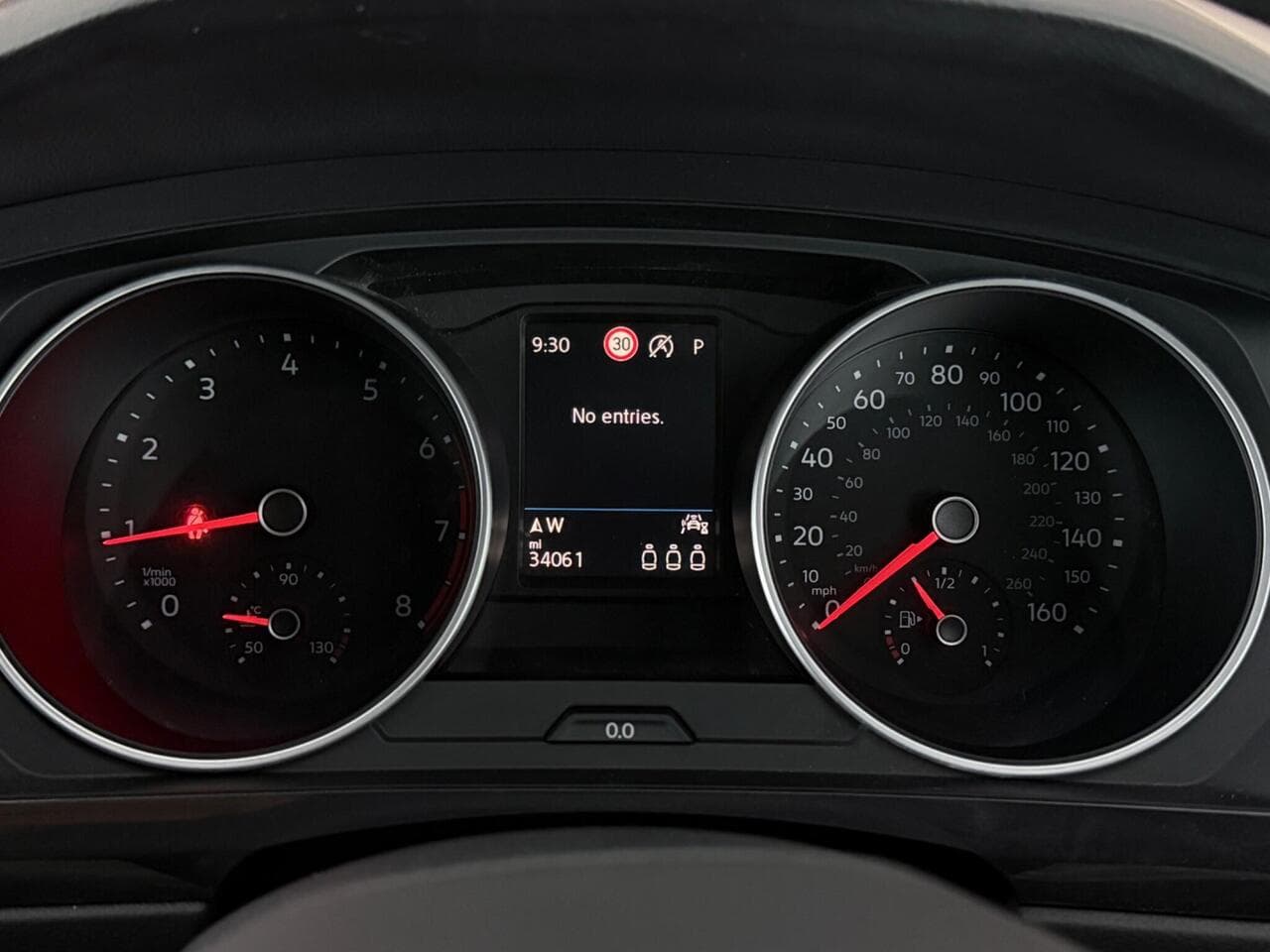 Volkswagen Tiguan thumbnail Driver Instruments