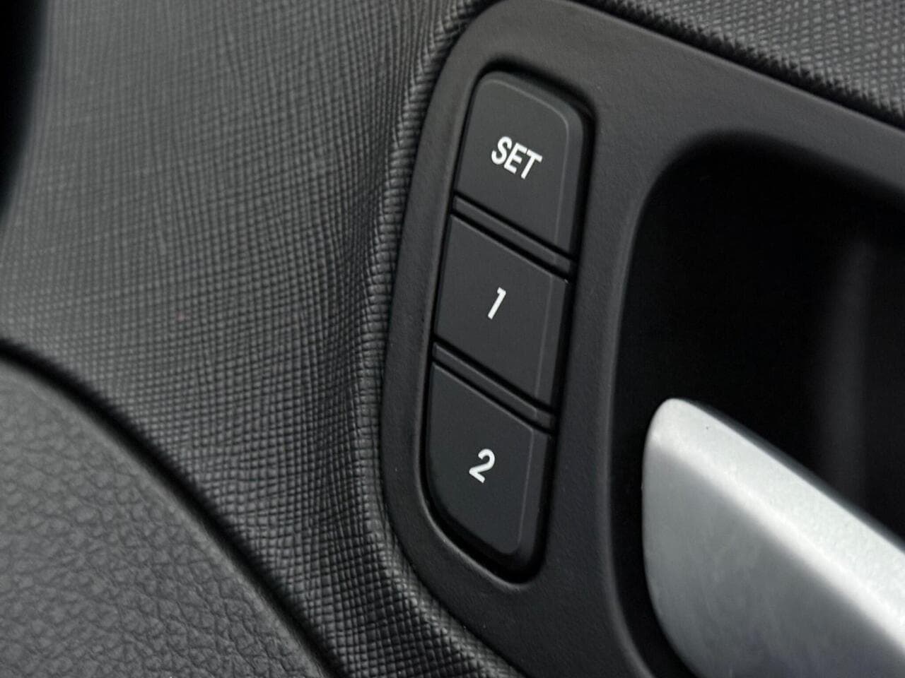 Hyundai Santa Fe thumbnail Misc Controls