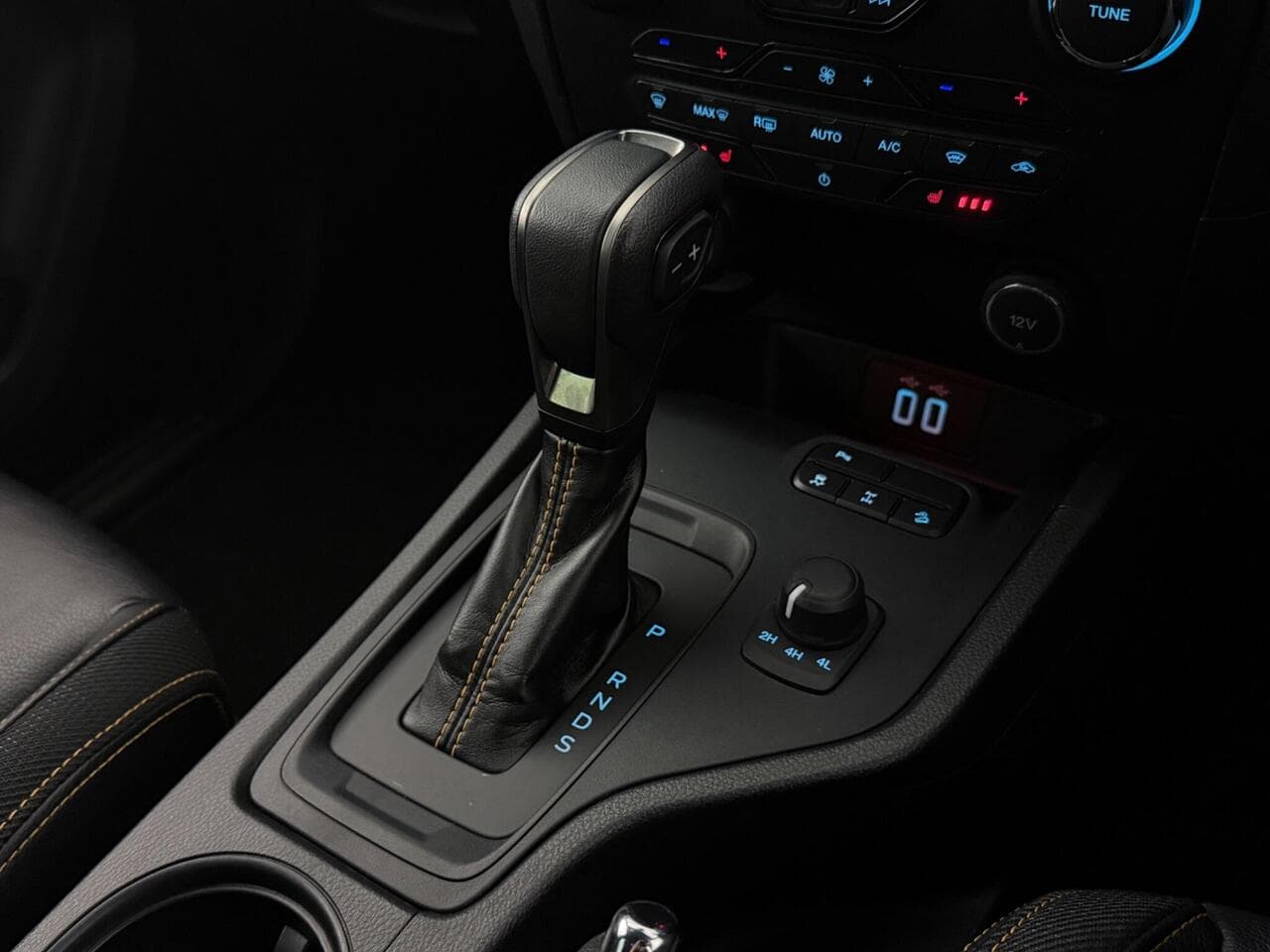 Ford Ranger thumbnail Interior Front