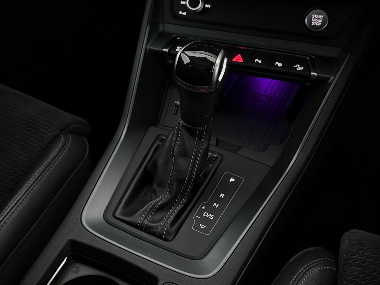 Audi Q3 thumbnail Interior Front