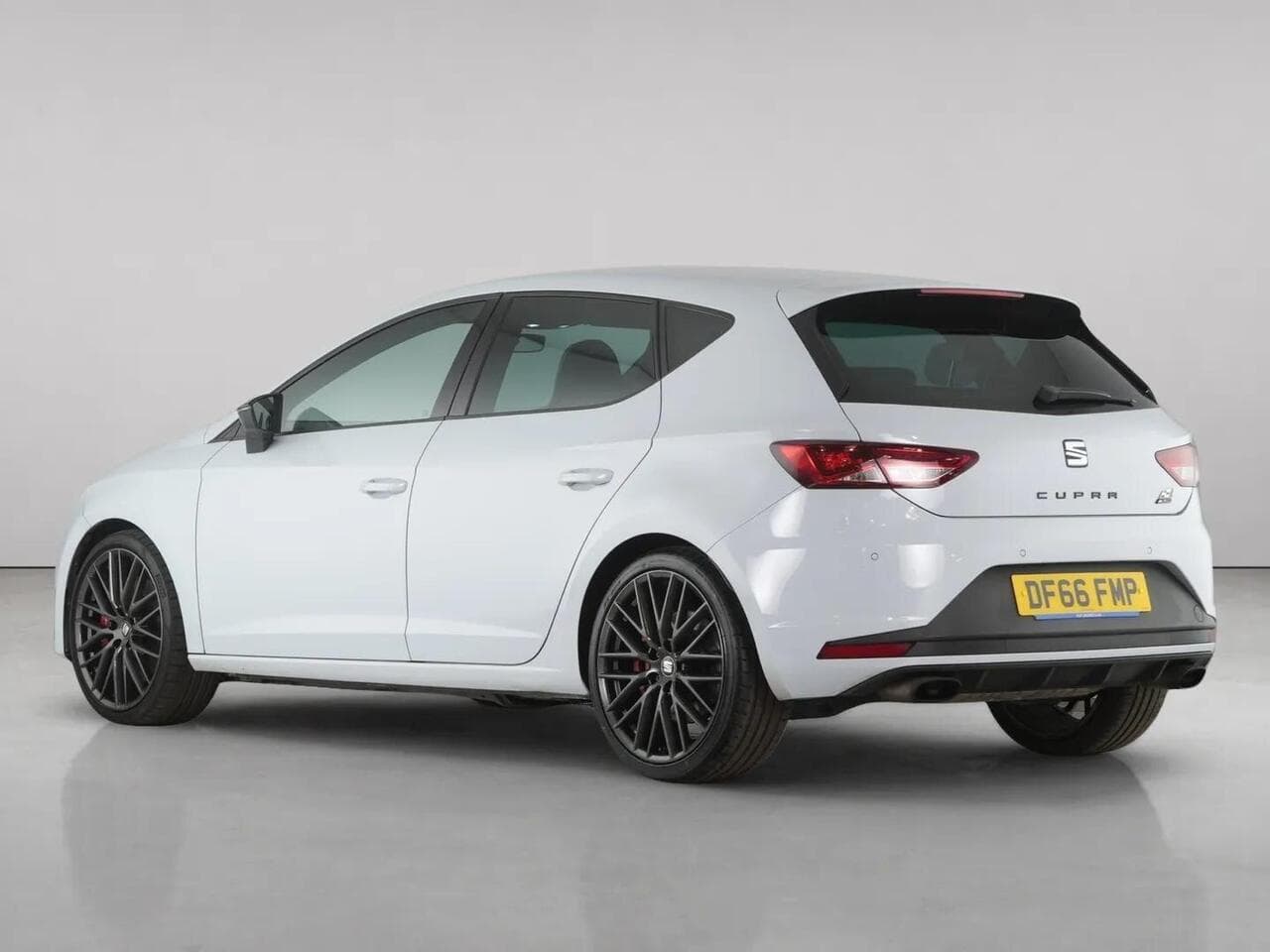 SEAT Leon thumbnail Rear Left