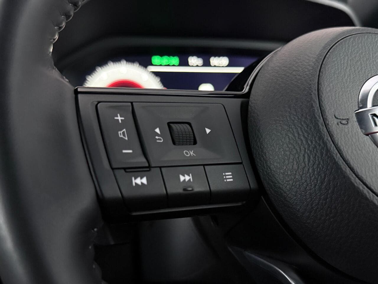 Nissan Qashqai thumbnail Misc Controls