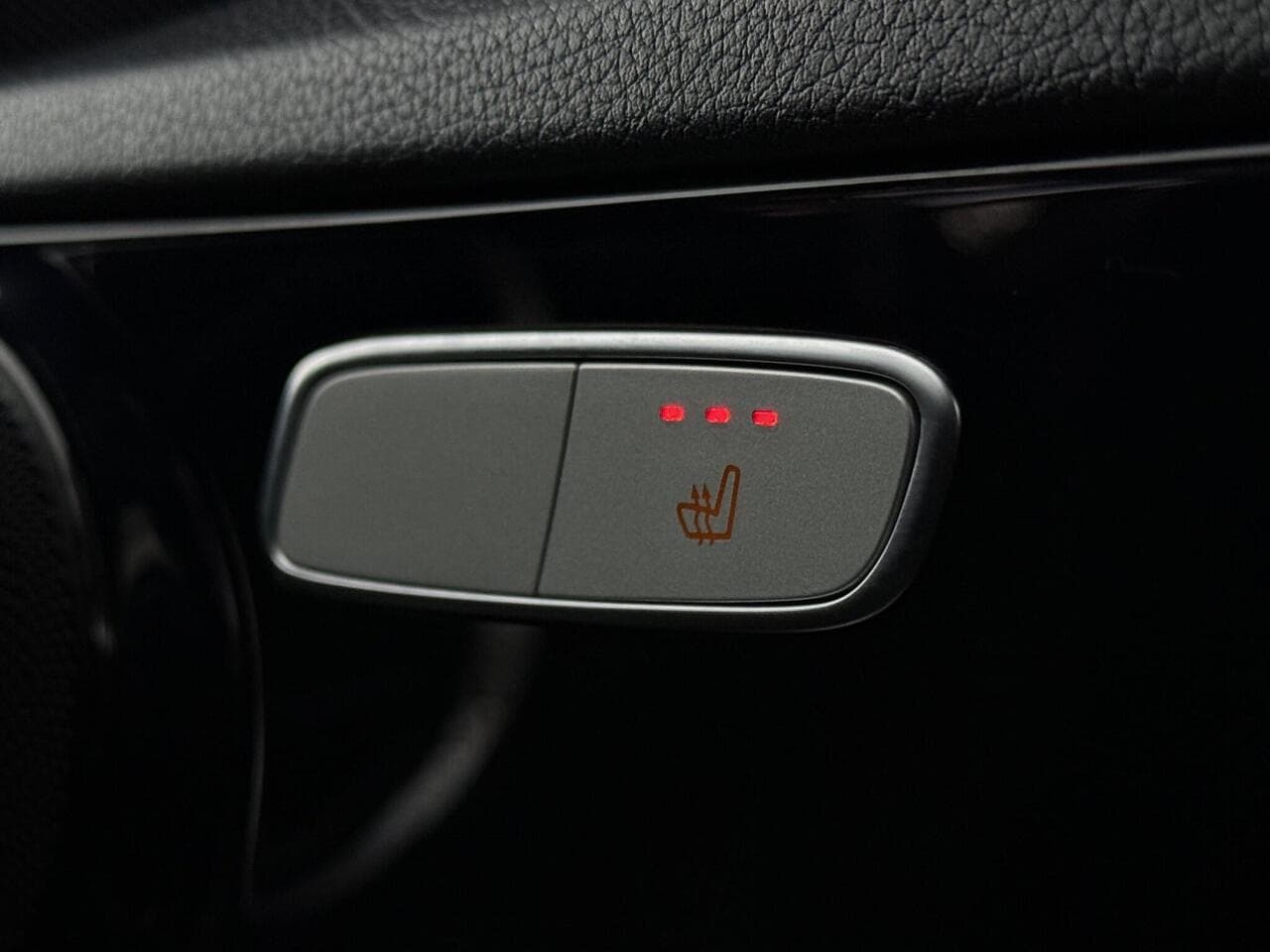 Mercedes-Benz C Class thumbnail Misc Controls