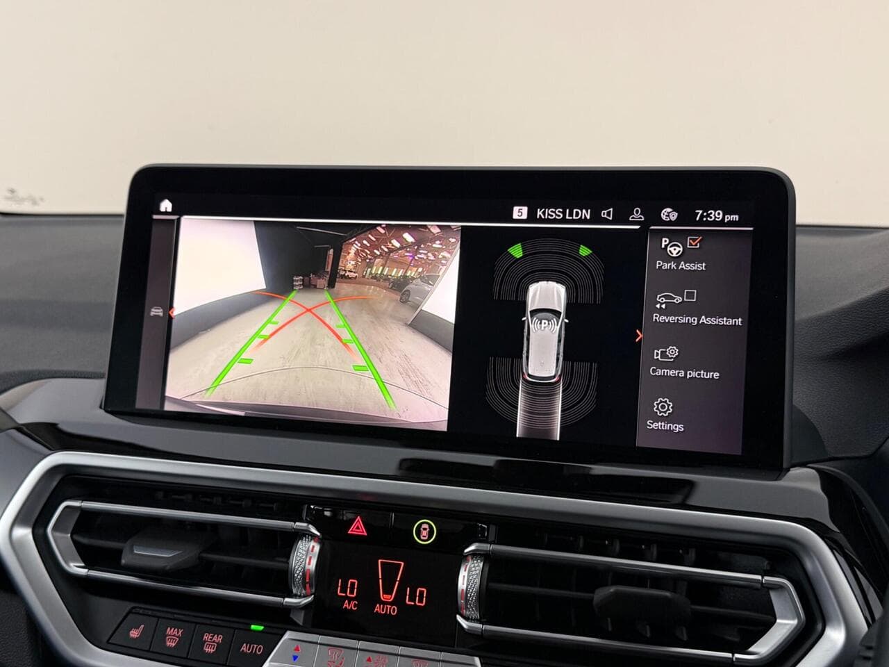 BMW X3 thumbnail Infotainment System