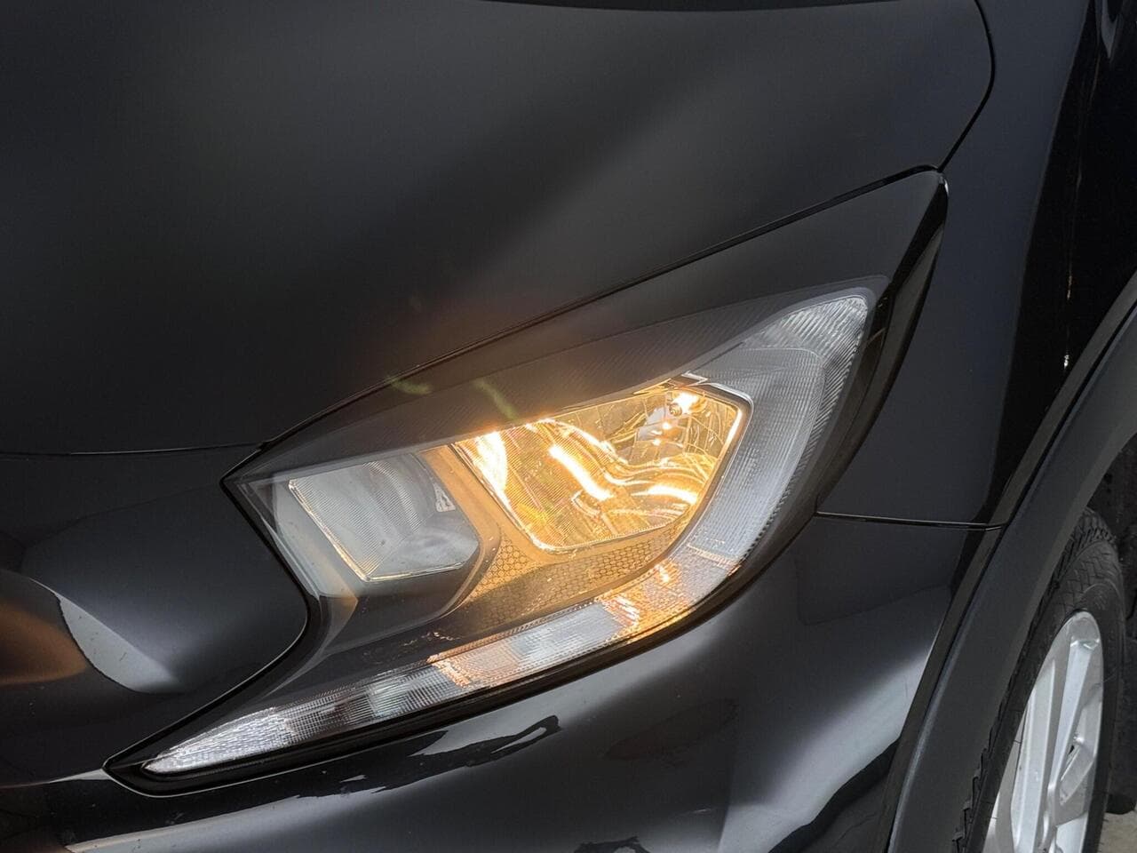 Toyota Aygo X thumbnail Lights Front
