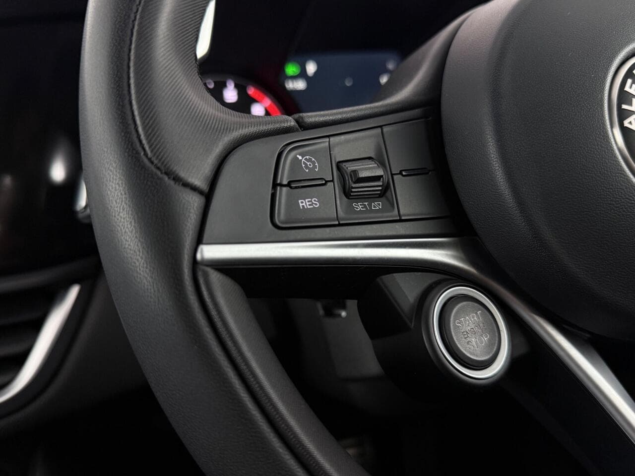Alfa Romeo Giulia thumbnail Misc Controls