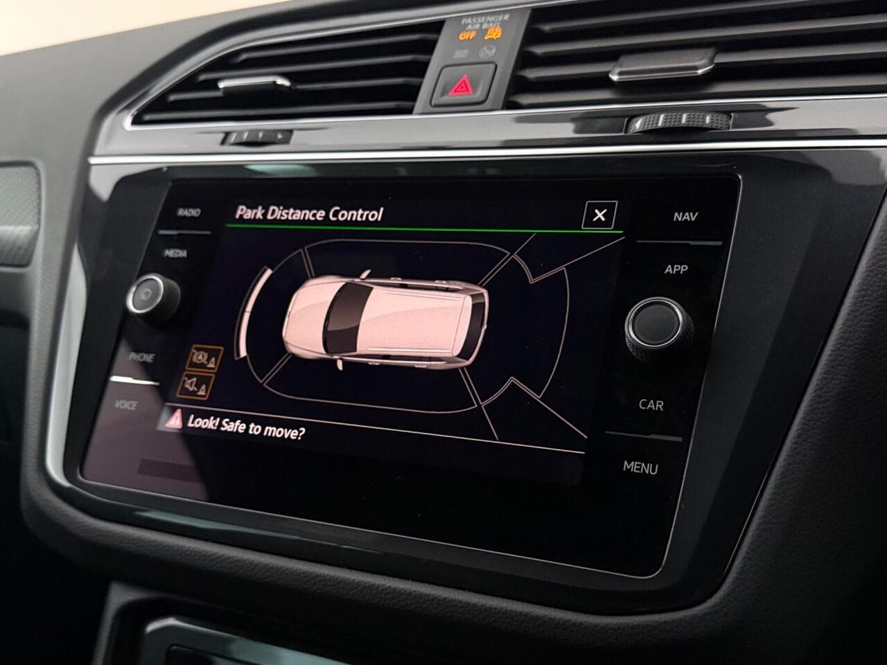Volkswagen Tiguan thumbnail Infotainment System