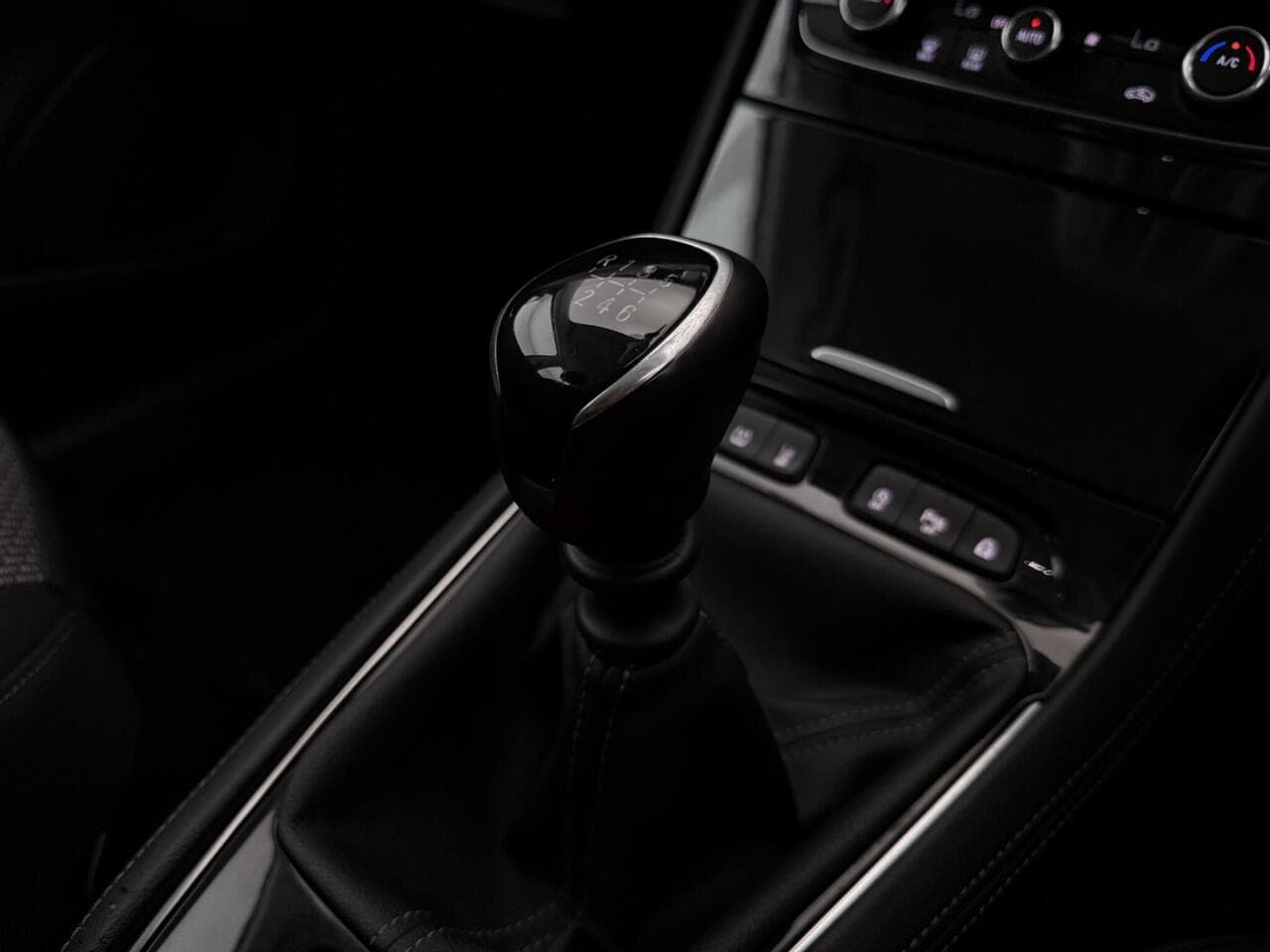 Vauxhall Grandland X thumbnail Interior Front
