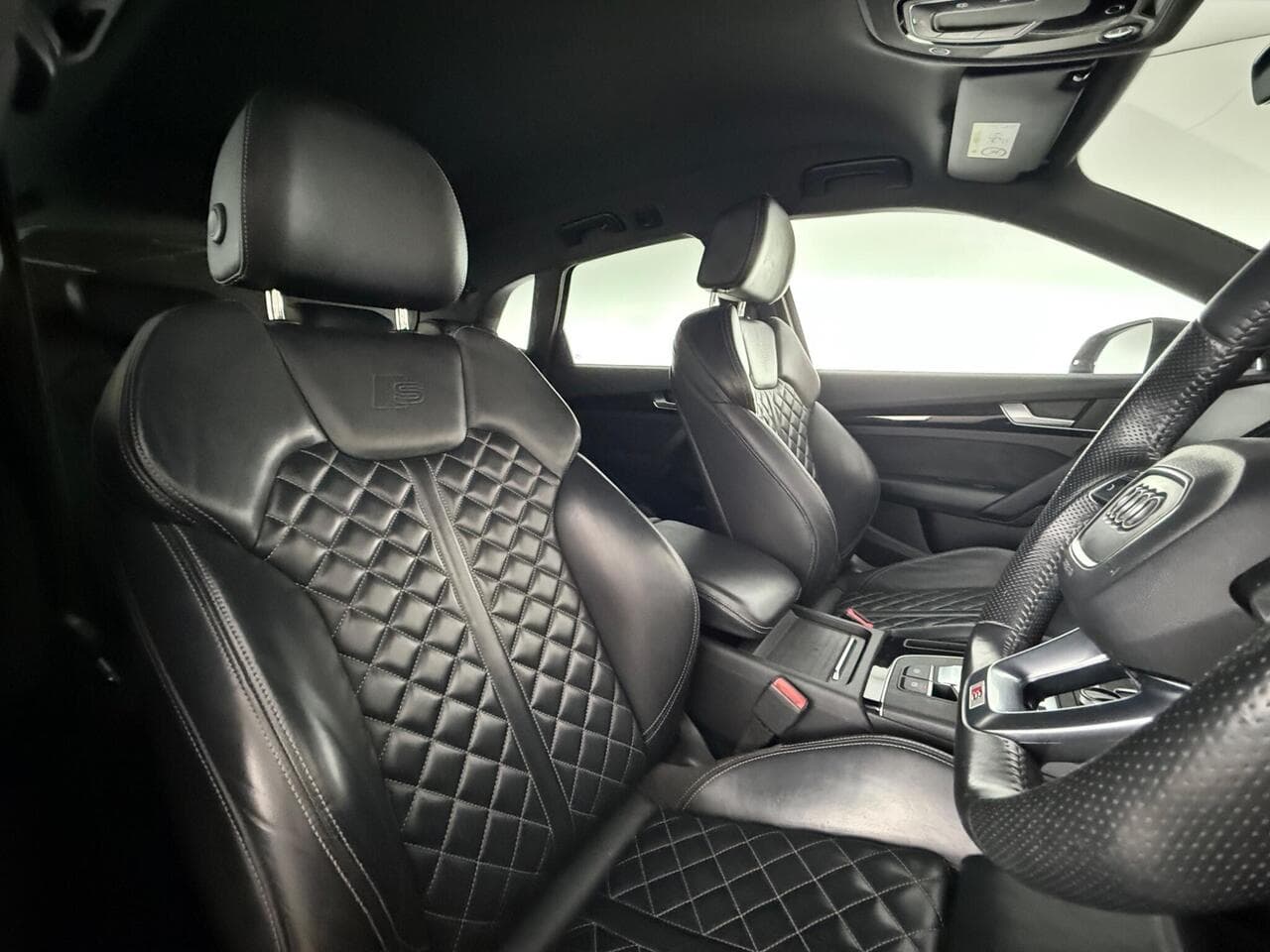 Audi Q5 thumbnail Seat Driver