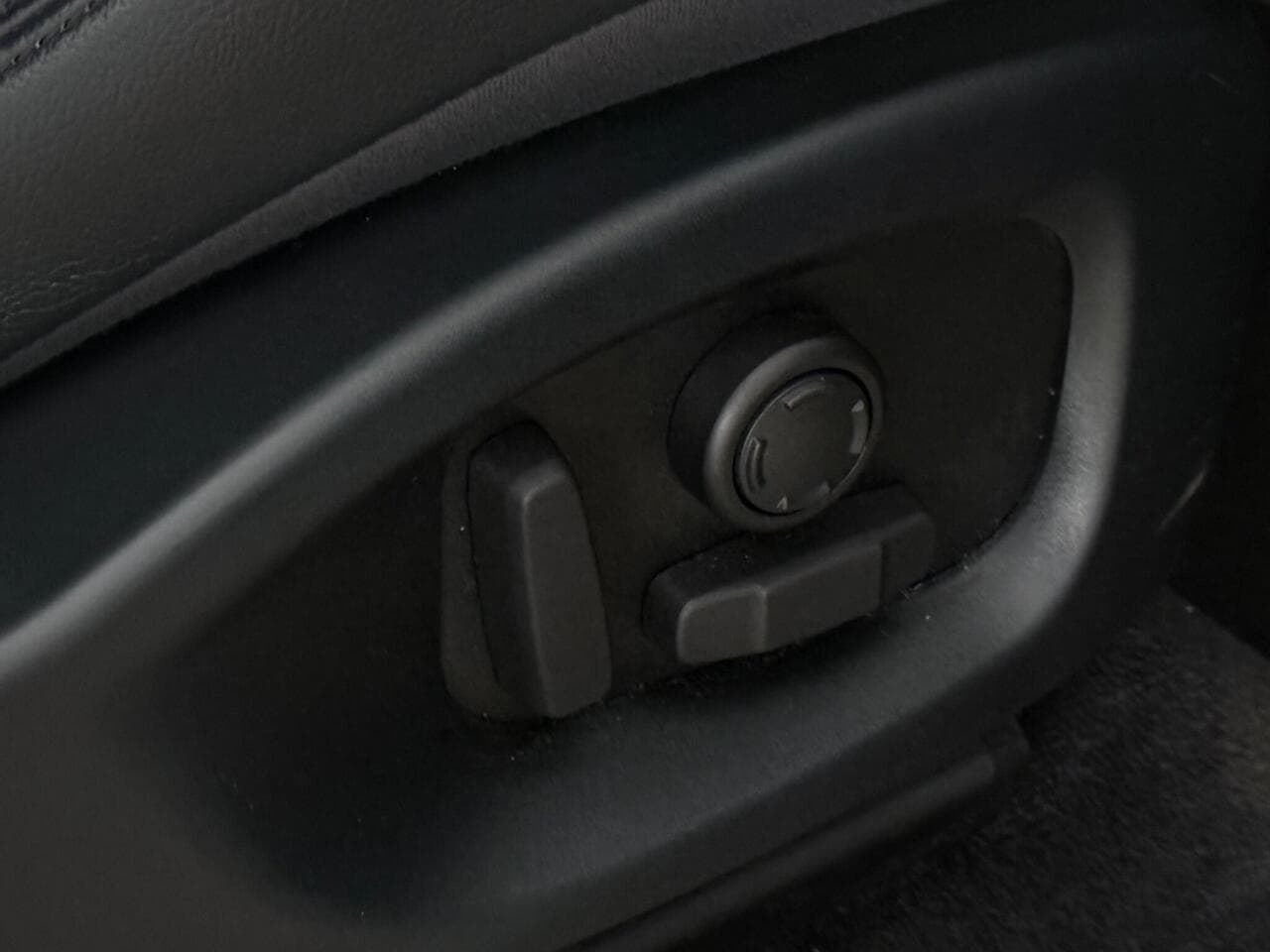 Jaguar E-PACE thumbnail Misc Controls