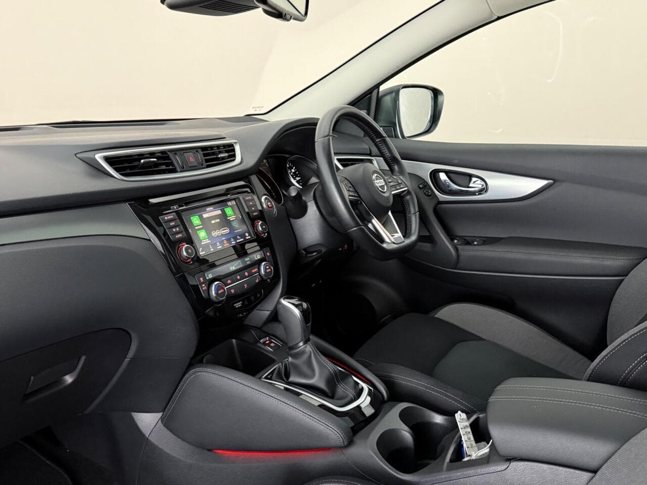 Nissan Qashqai thumbnail Interior Front
