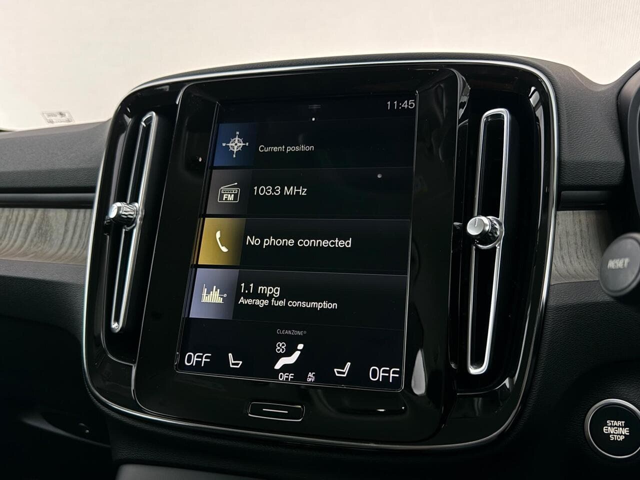 Volvo XC40 thumbnail Infotainment System