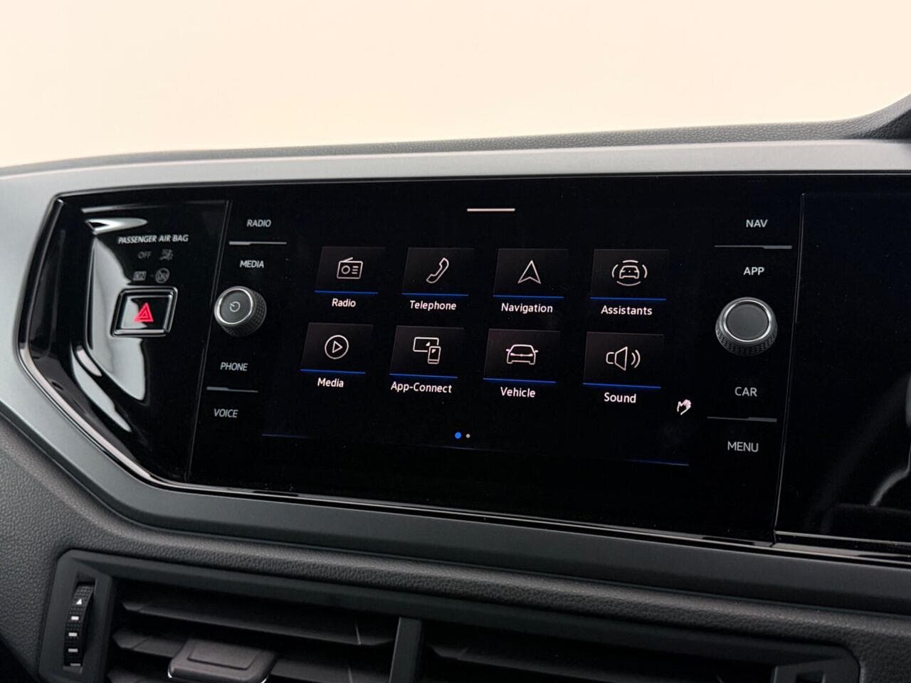 Volkswagen Polo thumbnail Infotainment System