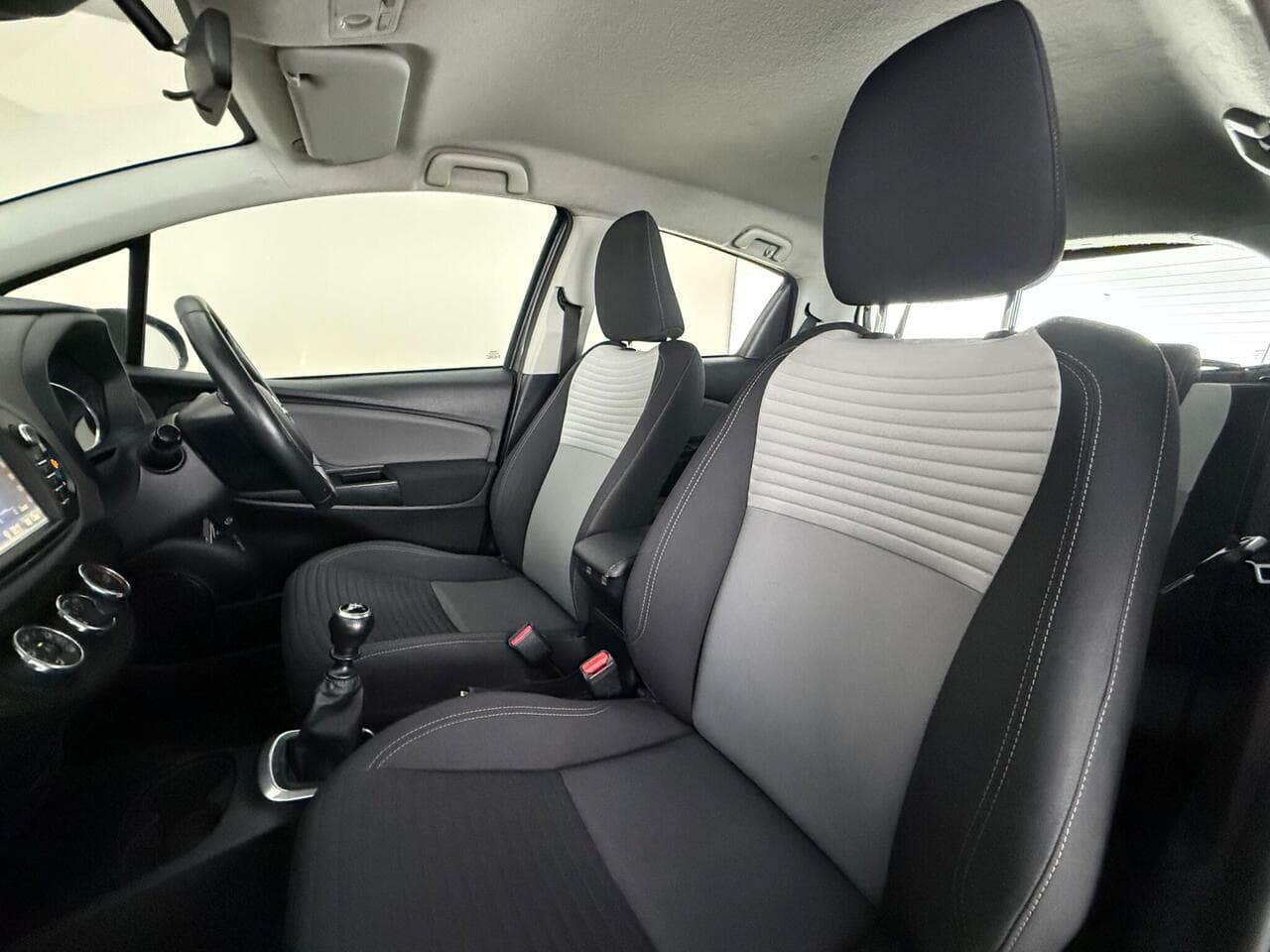 Toyota Yaris thumbnail Seat Front Passenger