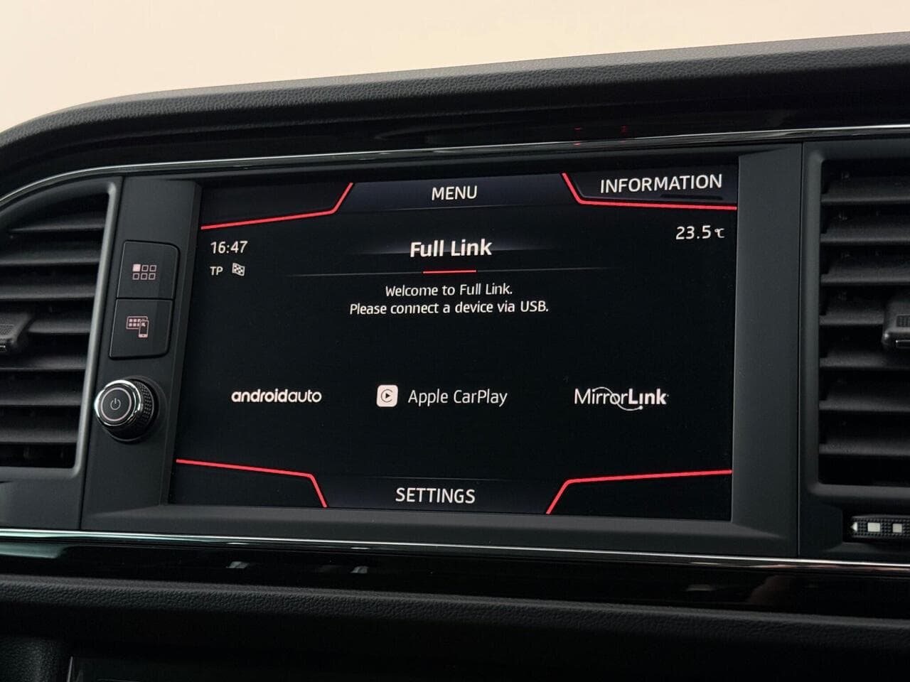 SEAT Leon thumbnail Infotainment System