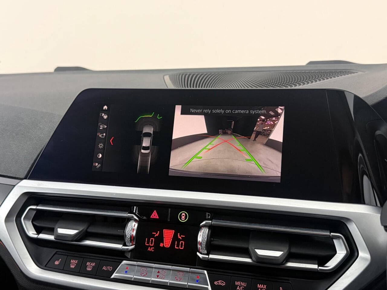BMW 3 Series thumbnail Infotainment System