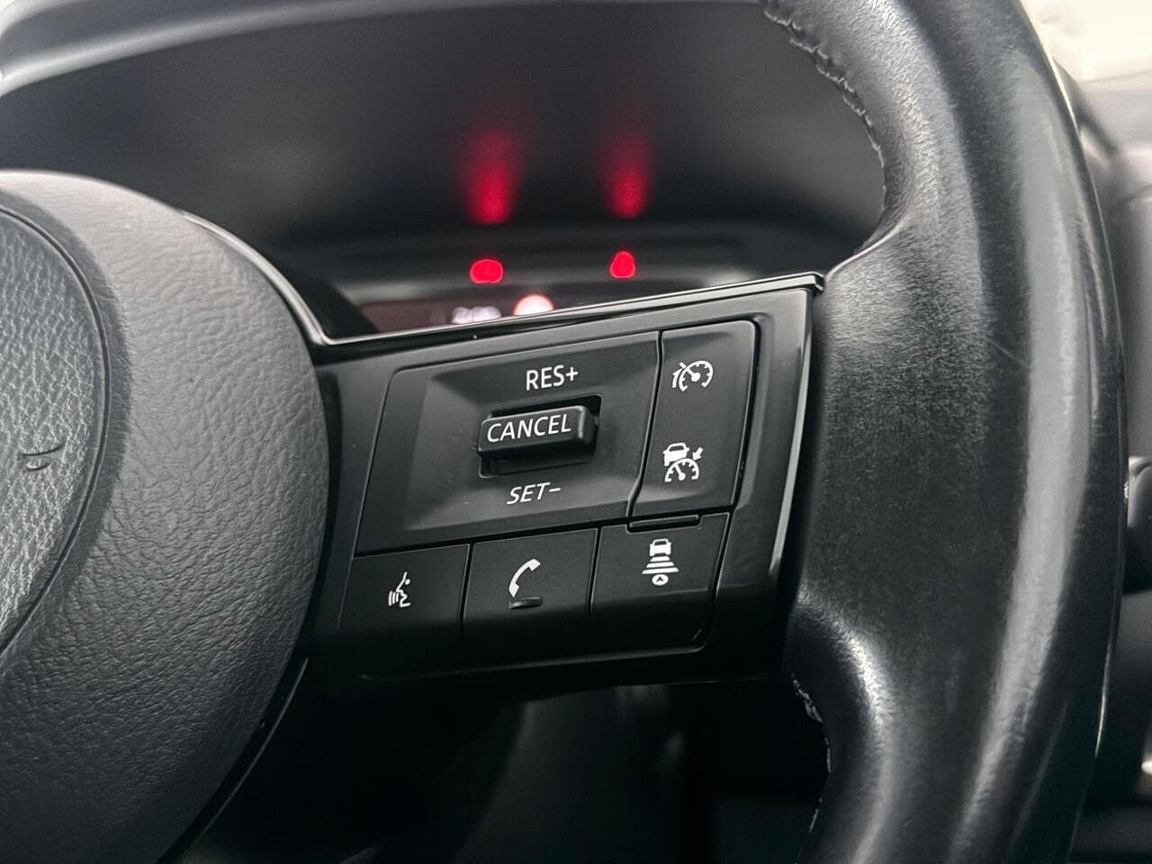 Nissan Qashqai thumbnail Misc Controls