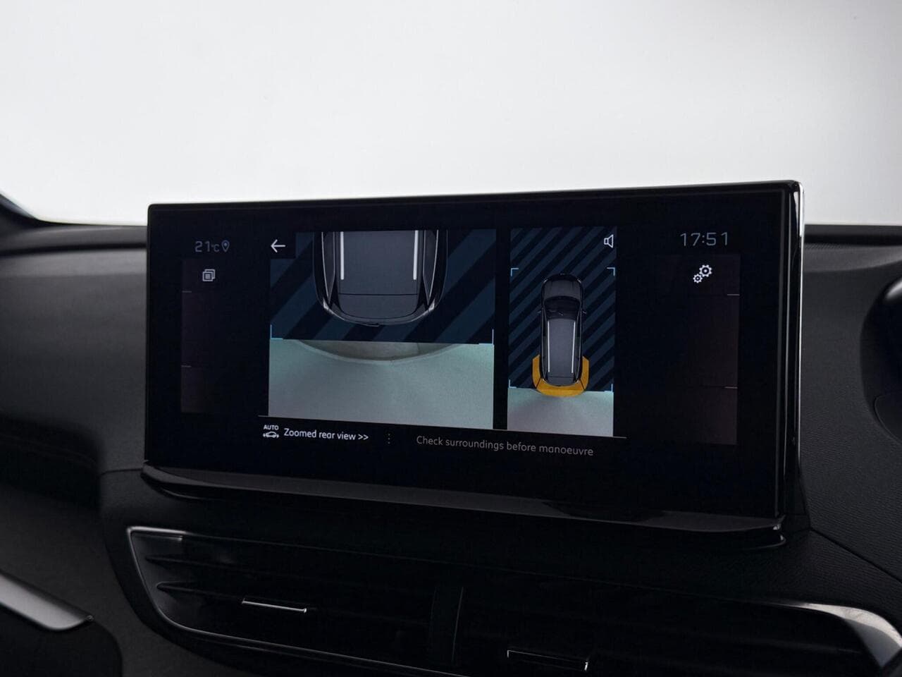 Peugeot 5008 thumbnail Infotainment System