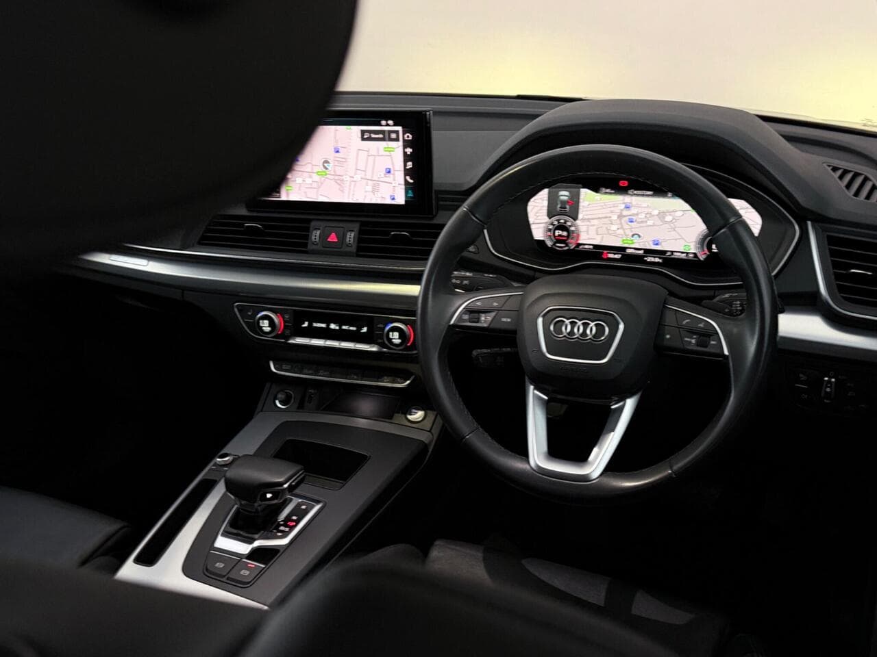 Audi Q5 thumbnail Interior Front