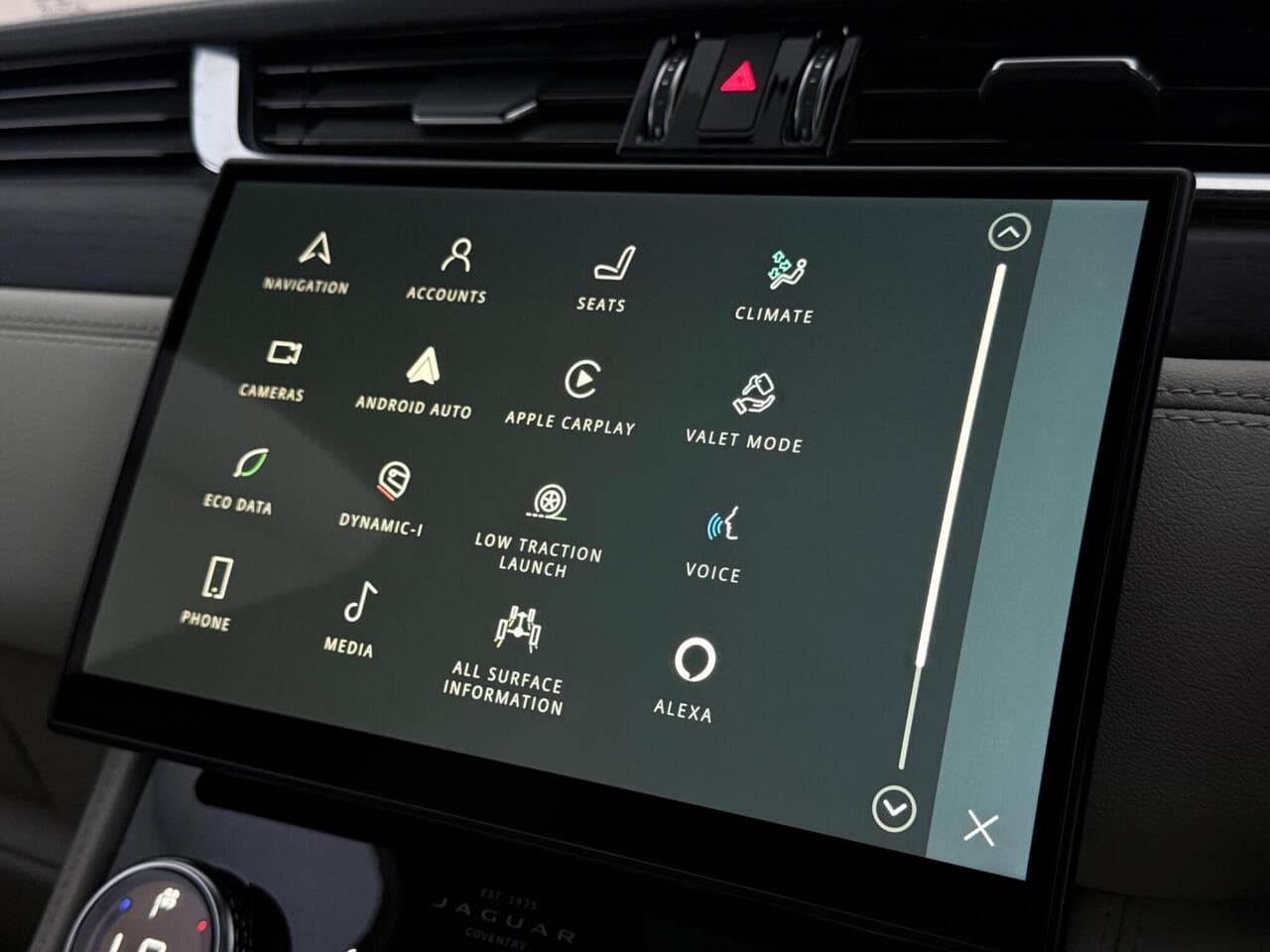 Jaguar F-PACE thumbnail Infotainment System