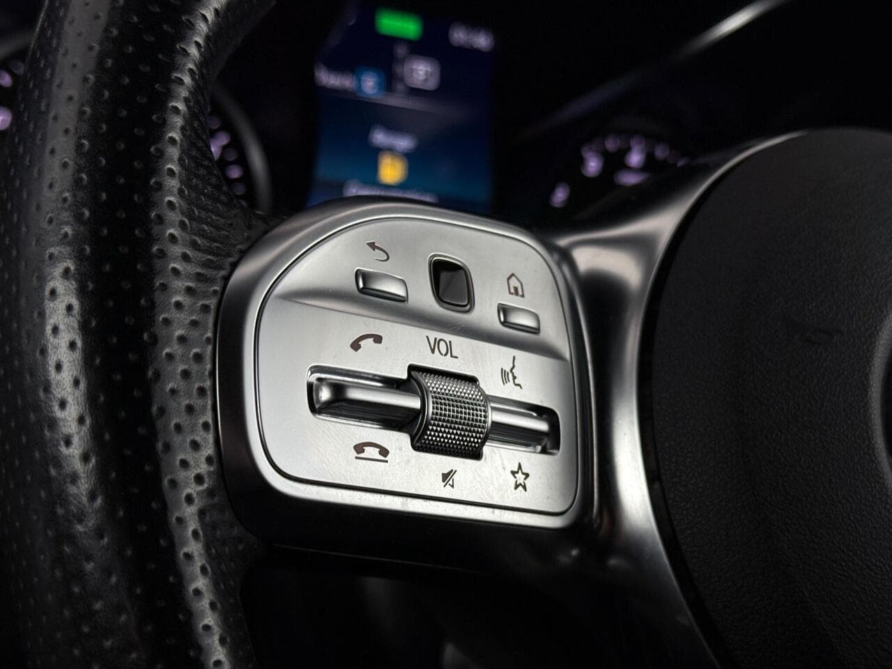Mercedes-Benz GLC thumbnail Misc Controls