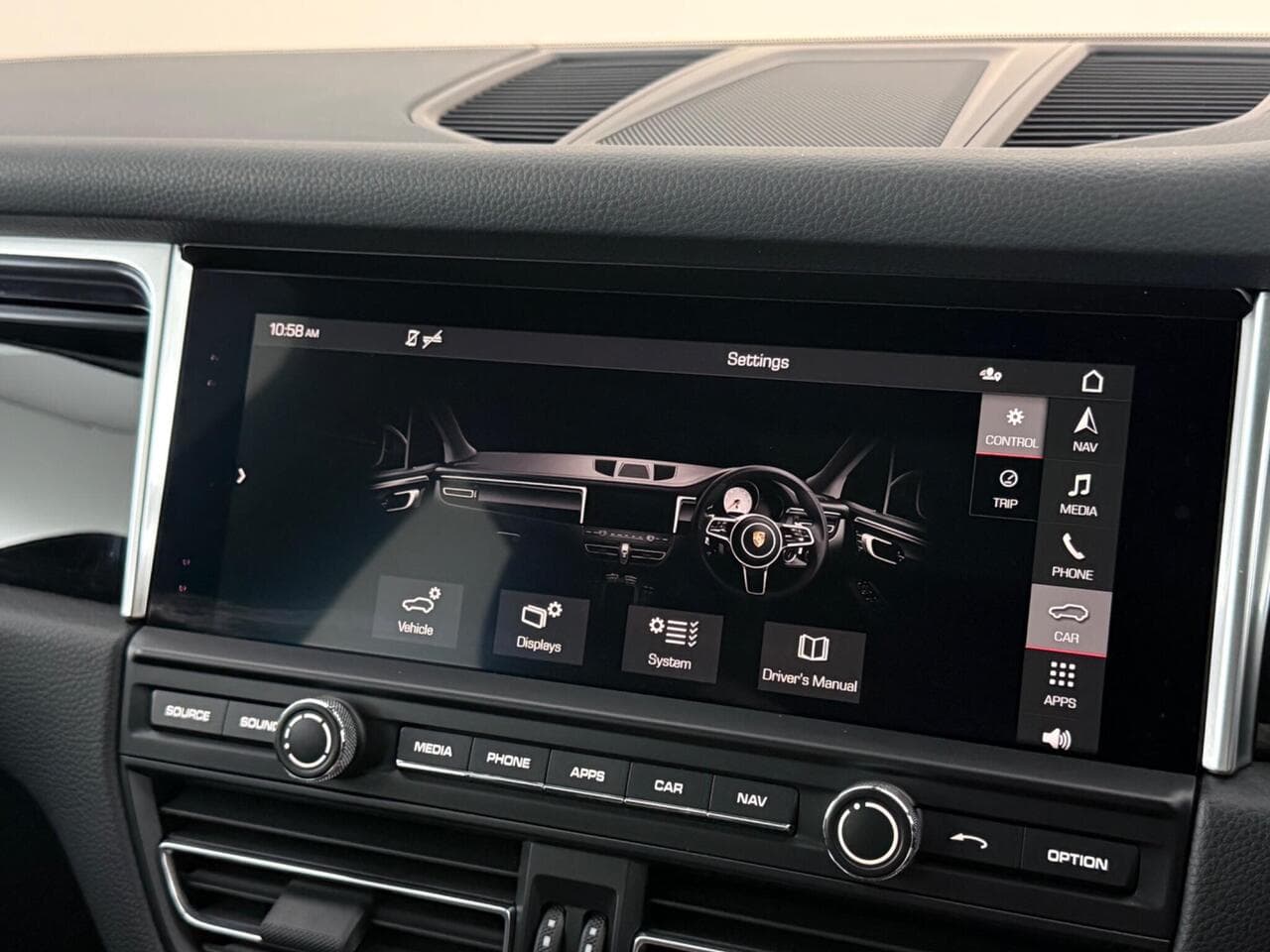 Porsche Macan thumbnail Infotainment System