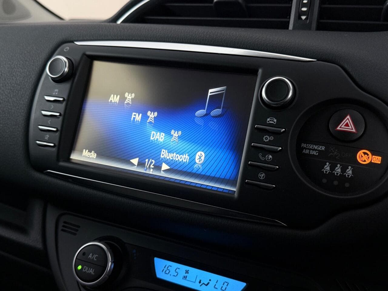 Toyota Yaris thumbnail Infotainment System