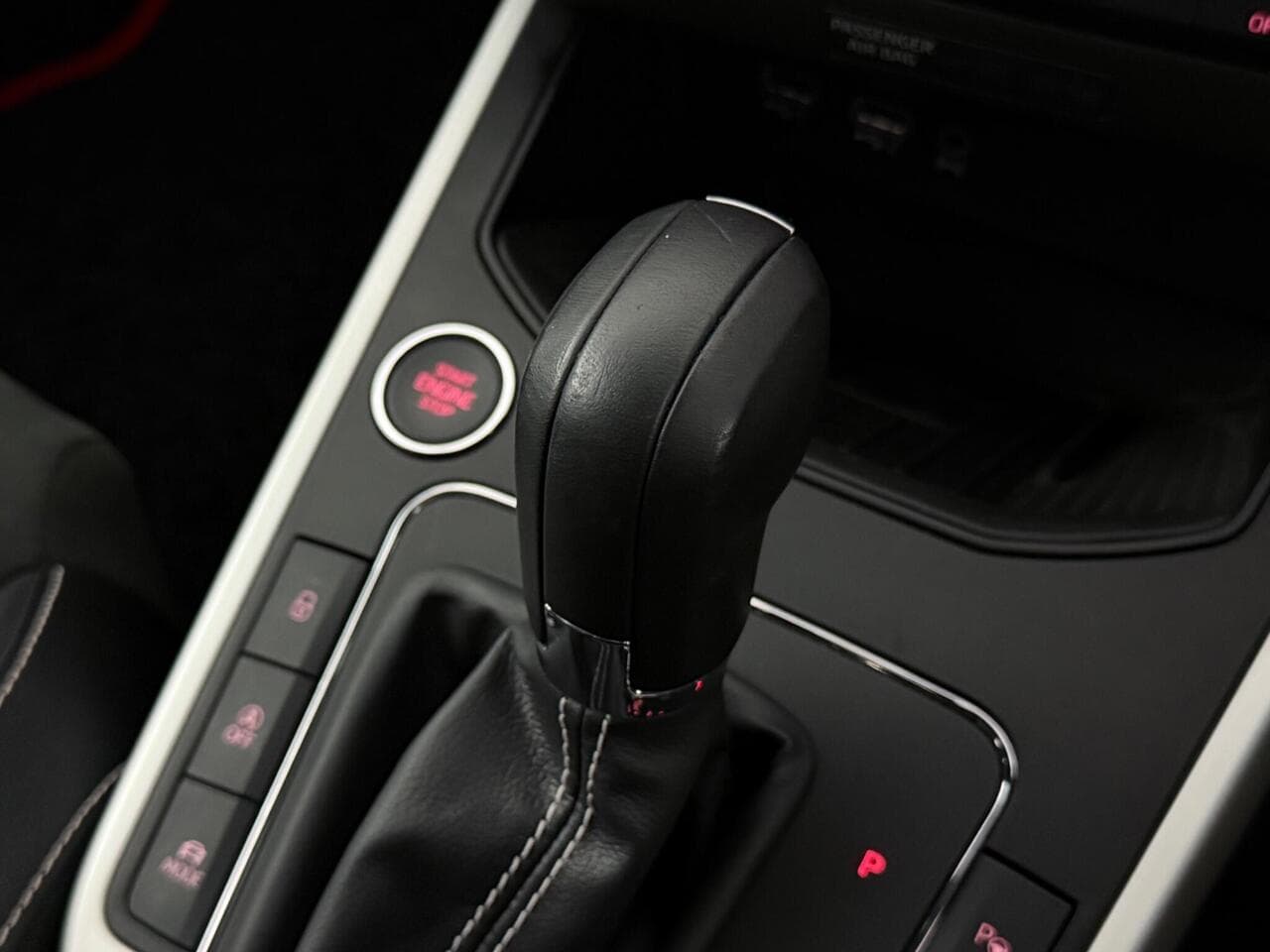 SEAT Arona thumbnail Interior Front