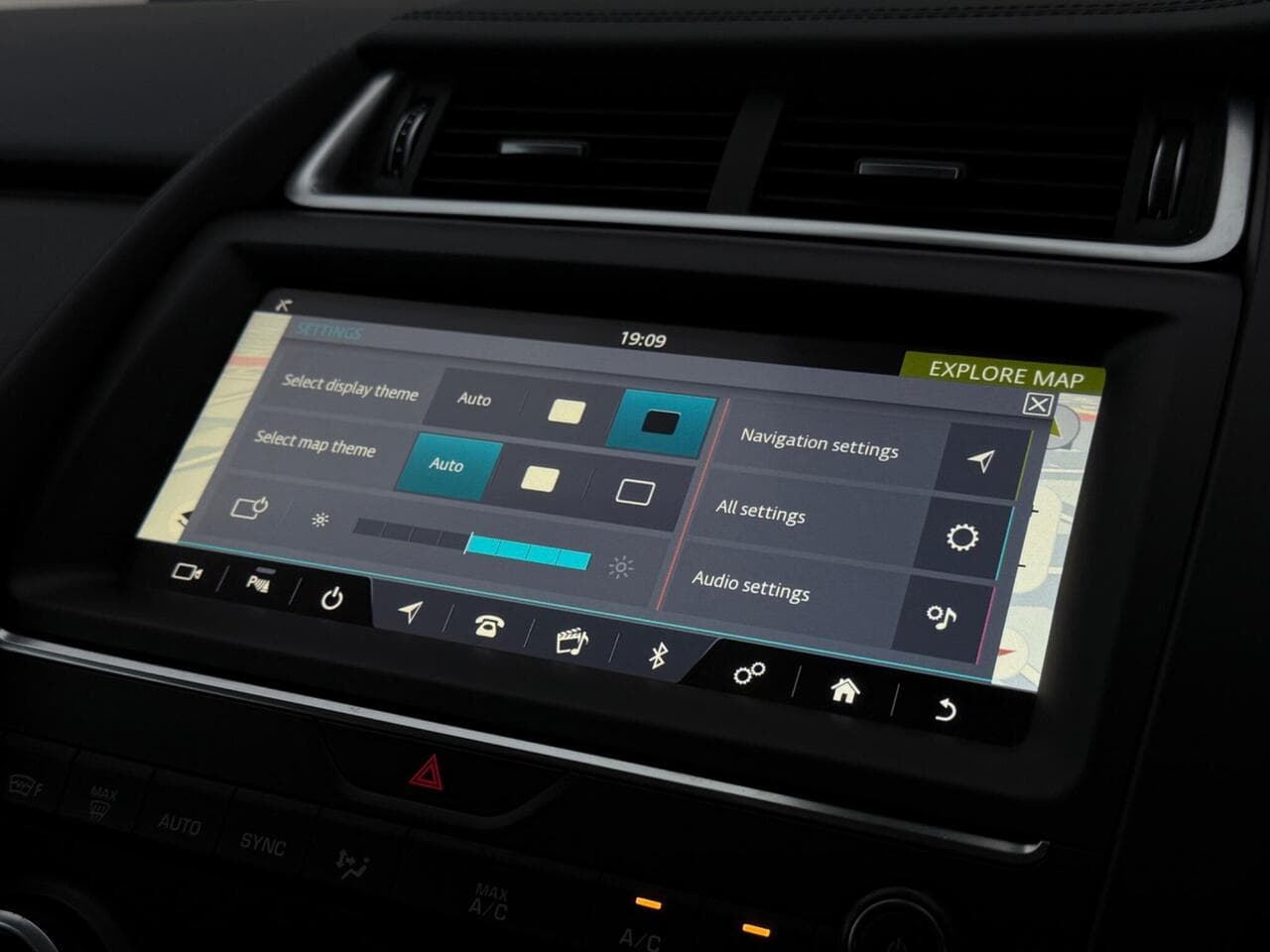 Jaguar E-PACE thumbnail Infotainment System