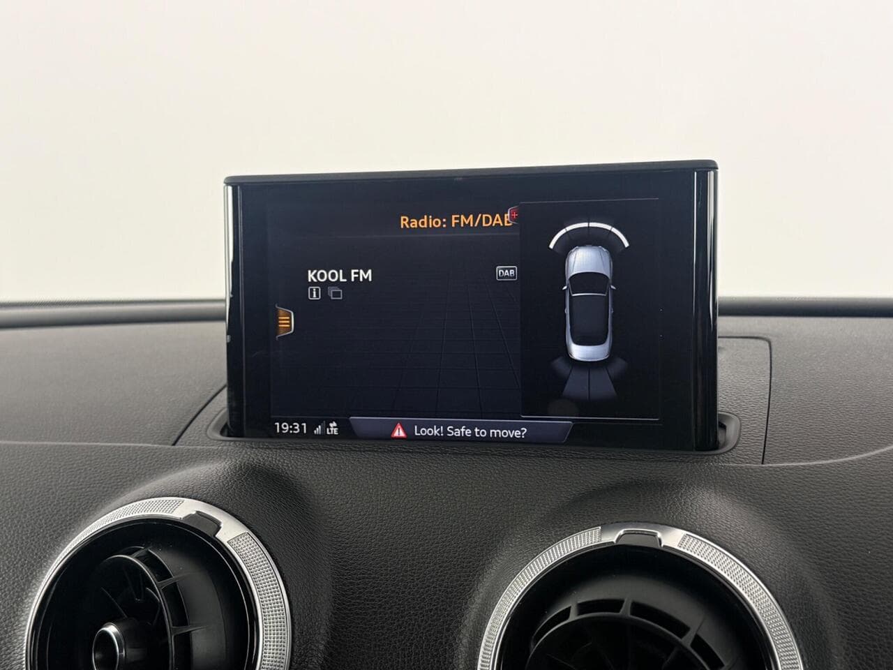 Audi A3 Cabriolet thumbnail Infotainment System