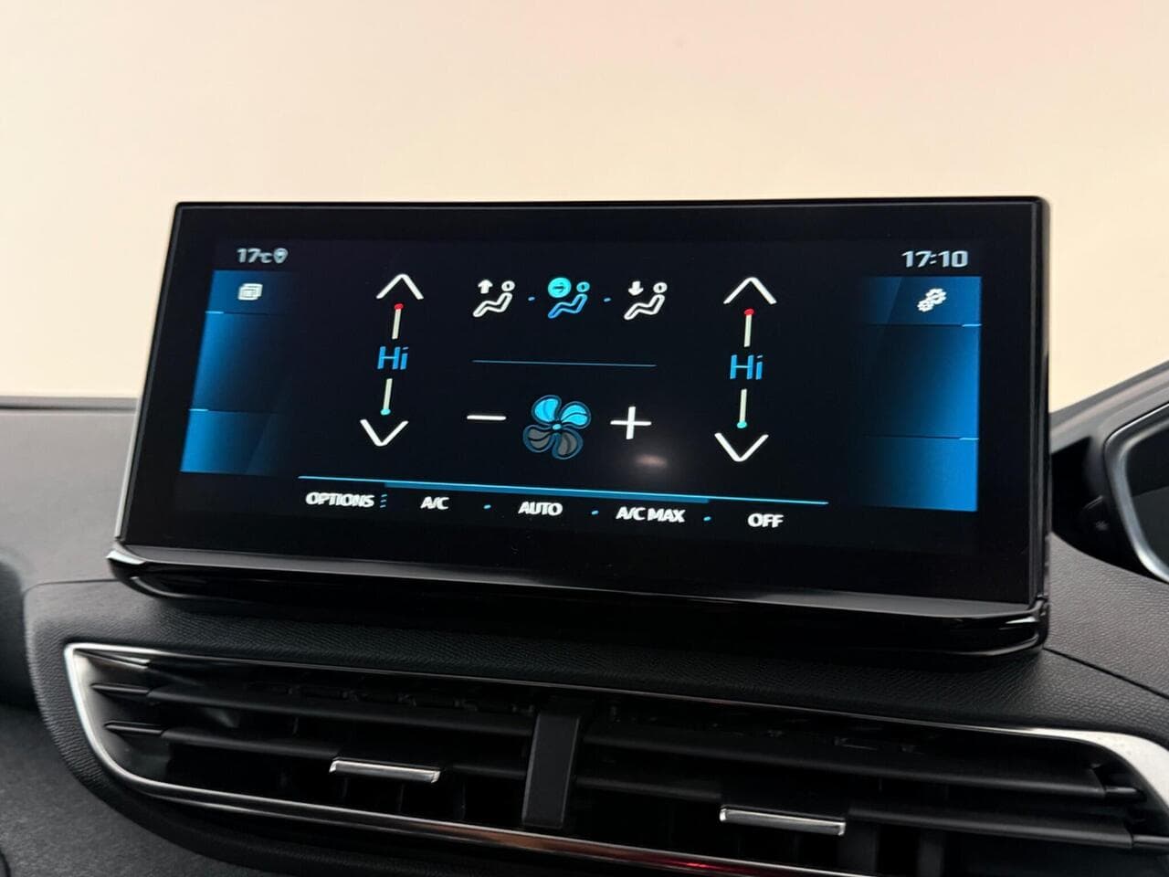 Peugeot 5008 thumbnail Infotainment System