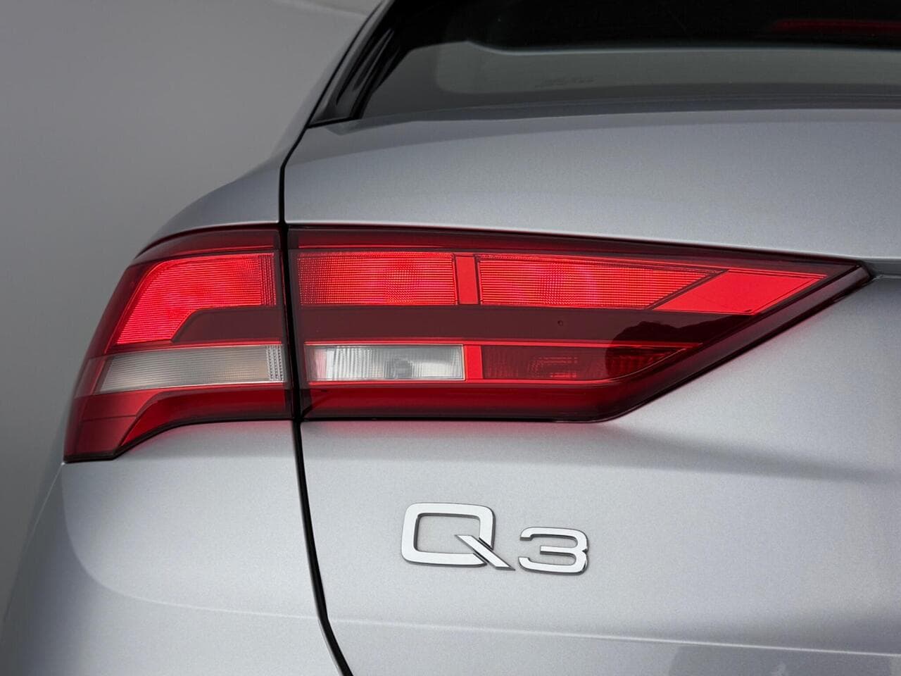 Audi Q3 thumbnail Lights Rear