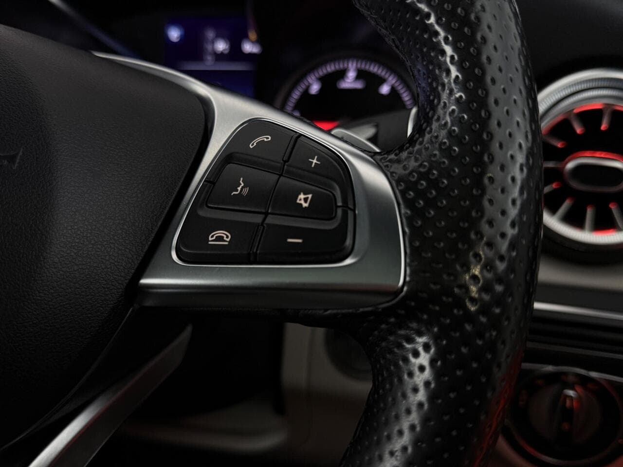 Mercedes-Benz C Class thumbnail Misc Controls