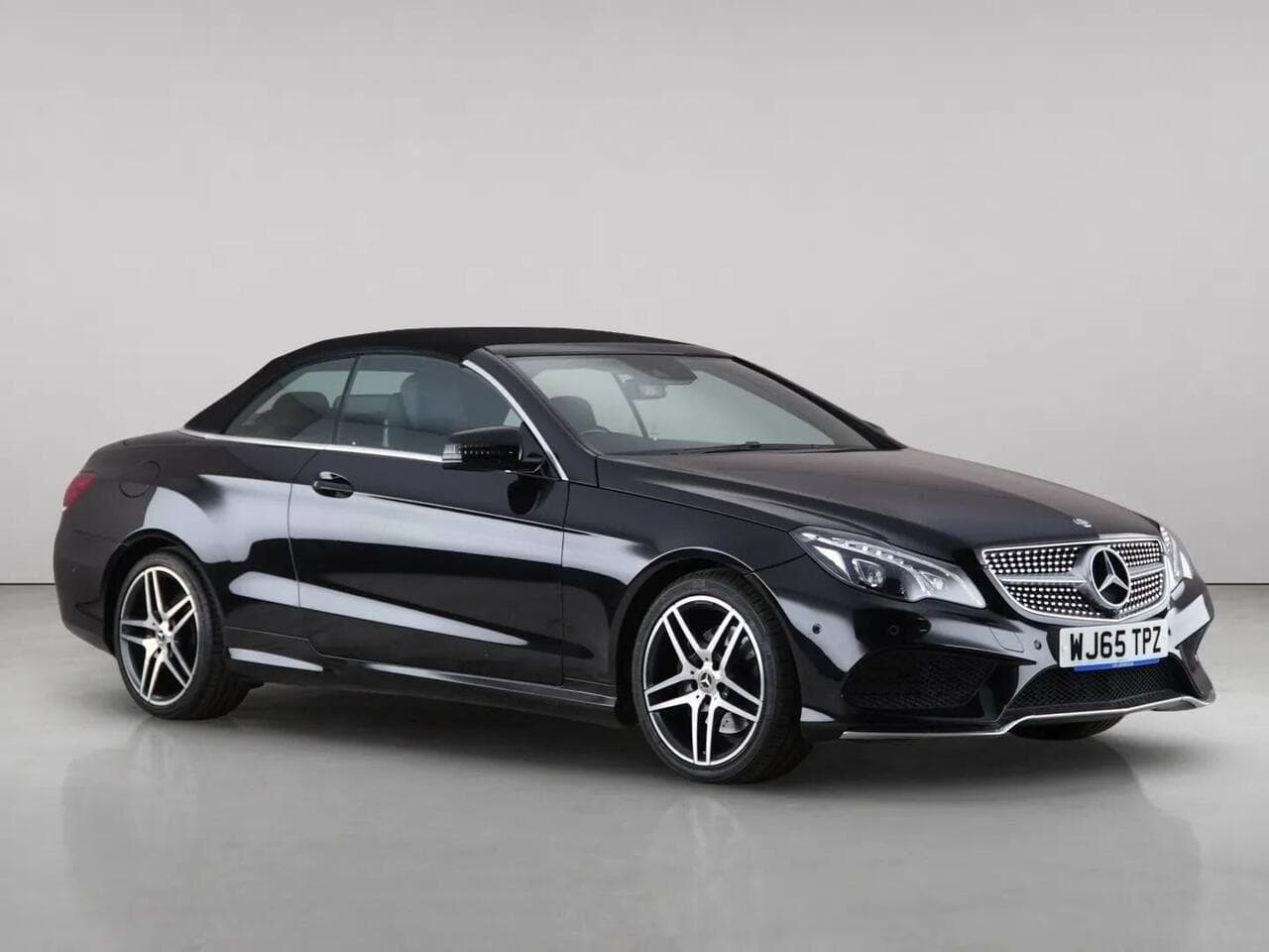 Mercedes-Benz E Class thumbnail Front Right